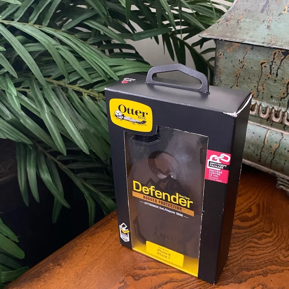 New OtterBox Defender Case Black iPhone 7 or iPhone 8
